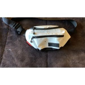 Flag Nor Fail - Sling Bag Snow Cap